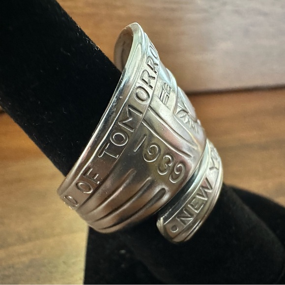 1939 Worlds Fair Spoon Ring - Picture 4 of 14